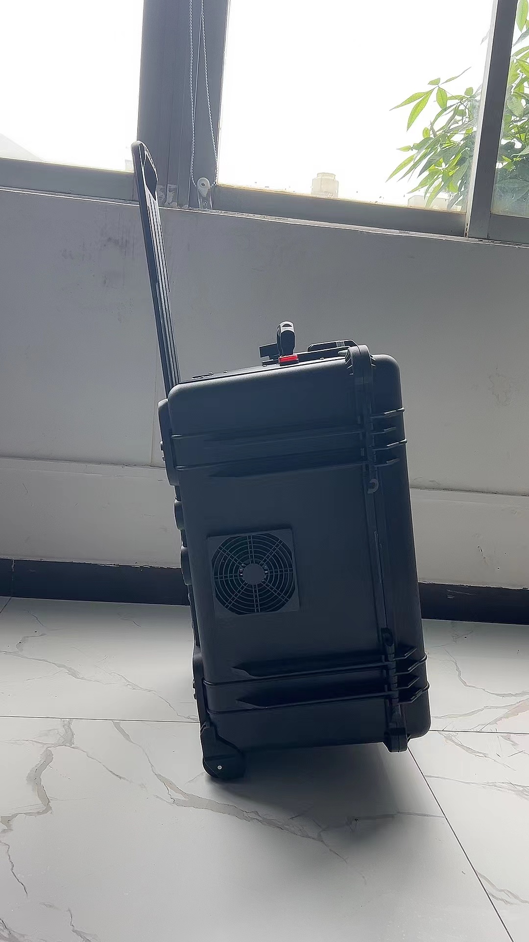 巨鹿手拉箱型移动通信干扰器